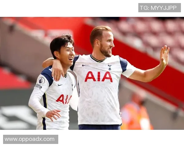 最具传奇色彩的足球明星奖杯背后那些不为人知的故事与荣耀